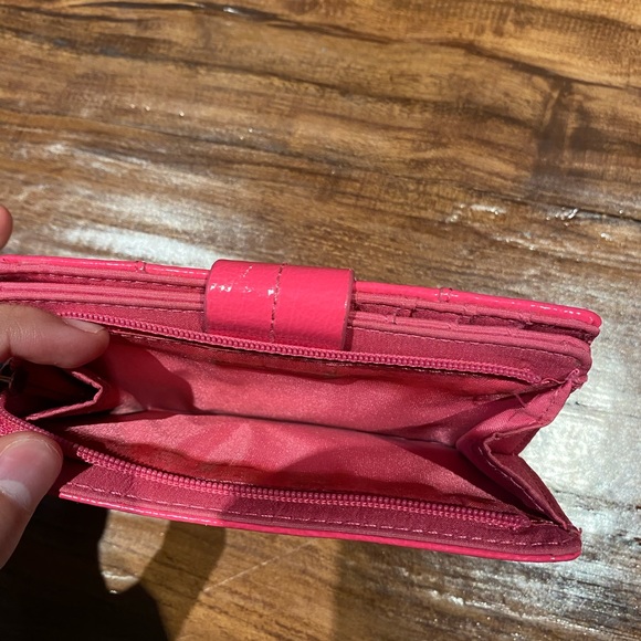 Glossy pink wallet - Picture 3 of 4